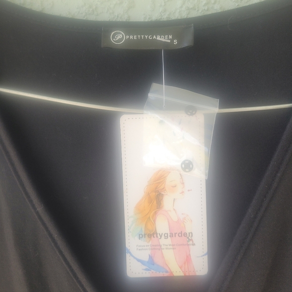 Sophisticated Black Wrap-Style Jumpsuit with Tapered Legs - Picture 10 of 14